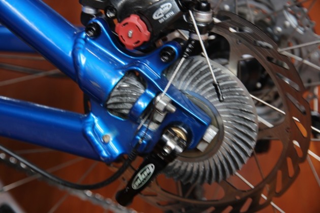 This close up of the rear hub shows how power is transferred via a bevel gear on the non drive side of the hub, which turns a shaft that runs through the frame, and then via another shaft along one of the fork blades to drive the front hub.